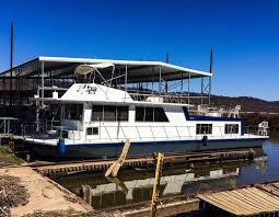 Feb 22, 2021 · nestled among the rolling hills of central missouri, the lake of the ozarks is one of the top fishing and golfing destinations in america's heartland. Vintage Houseboat Experience 1 Boats For Rent In Portage Des Sioux Missouri United States