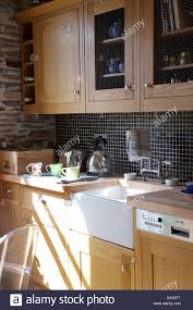 old fashioned style belfast sink set in