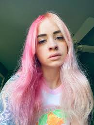 Feeling like I'm about to expire yet somehow this hair is giving life force  💖