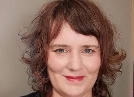 Shannon Medeiros's Instagram, Twitter & Facebook