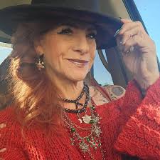 Dealing with online hate and negativity from other women