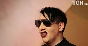 Marilyn manson facetimed with @zanelowe and sent him a playlist of his favorite tracks right now. Merilin Menson K Ukrainskoj Publike So Sceny V Kieve Po Sravneniyu S Vami Moskva Noet Kak S Chka Glamur Tch Ua