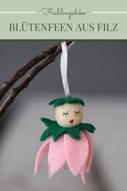 Diy Idee Filz Blumenmadchen Aus Holzperlen Geschenkanhanger Basteln Basteln Ideen Ostern Basteln Fruhling Kinder