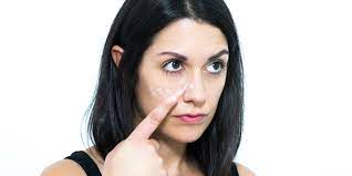 Applying moisturizer to dry skin without preparation. 7 Bad Things That Happen When You Don T Use Moisturizer Why You Should Moisturize Your Face