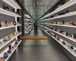 With the exception of rei kawakubo's dover street market located in the center of chuo ward, daimyo has a cosmopolitan european feel thanks to its vibrant streets full of vintage clothing stores, restaurants. Las Vegas Hype Hypebeast Supreme Offwhite Murakami N Flickr