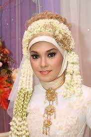 Perhatikan 5 hal ini, saat mencari gaun pengantin muslimah pernikahan menjadi saat yang paling dinanti banyak wanita. 28 Make Up Pengantin Muslimah Modern Rademakeup