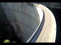 Fiți bine veniți în românia pe a cărei suprafață de 237500 kmp trăiesc 20,12 millioane de oameni ospitalieri care, în urma evenimentelor din decembrie 1989, au pornit pe drumul. Barajul Vidraru Cel Mai Inalt Baraj In Arc Din Romania Youtube