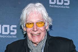 Standbeeld Paul van Vliet onthuld in centrum Den Haag