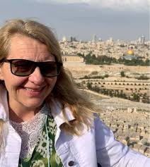 I am in awe every time I see the universal Church continue to lift up  praise to God with this song. He is Holy Forever! vc: @fistonsmithndikumana