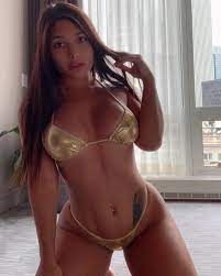 Laura-Van-Nude-2 - DirtyShip.com