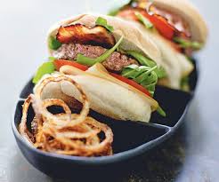 Recette Gourmande Du Burger Maison Au Beuf Et Lard Recette Recettes De Cuisine Recette Hamburger Maison