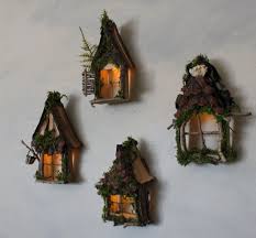 Liste Est Pour Une Seule Fenetre Fenetre De Fee Avec Pomme De Pin Pignon Dormer Et Lu Meubles De Jardin Feerique Jardin De Maison Feerique Jardinage De Fee