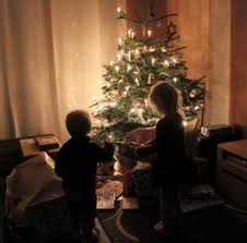 In deutschland, der schweiz und in einigen anderen ländern findet an diesem abend die traditionelle bescherung statt. Schone Bescherung 10 Fettnapfchen In Die Wir Beim Beschenken Unserer Kinder Nicht Treten Sollten Mama Und Die Matschhose
