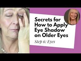 Makeup Over 60 Step 6 Eyes Secrets For How To Apply Eye Shadow On Older Eyes Celebritymakeuparti Older Eyes How To Do Eyeshadow Makeup Tips For Redheads