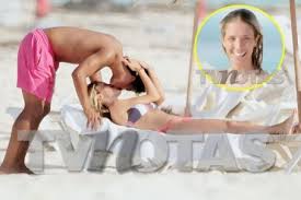 .de belinda, preguntándole entre risas si ella le iba al club américa, equipo donde juega ahora su expareja, giovani dos santos, siendo ella quien belinda, entre otros temas, también habló de su próxima aparición el teatro, por lo que confesó que está cuidando de su alimentación y tiene que. Renata Coltro And Giovani Dos Santos Photos Renata Coltro And Giovani Dos Santos Picture Gallery Famousfix