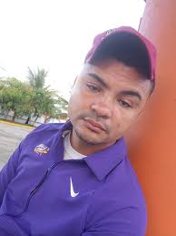 Atención al joven Rafael sanchez, se le perdieron sus documentos si alguien  lo tiene encontró por favor solo devuelvan los documentos el dinero no  importa..