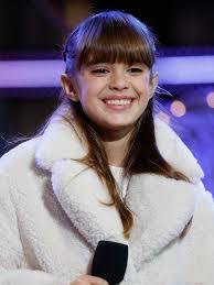 Andrea Sons's Instagram, Twitter & Facebook