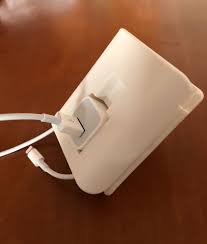 キャンドゥの充電ホルダーが超優秀 iphone充電器のコードがまわりがスッキリ インテリア 収納 キャンドゥ 便利グッズ