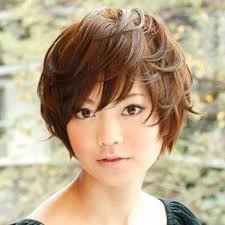 Short haircut for round faces