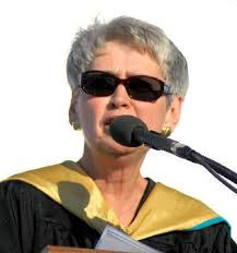 KI High grads told: Stop composing tweets, start living