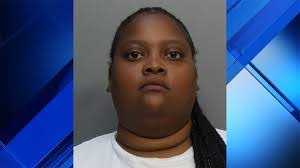 Selena Saunders's Instagram, Twitter & Facebook