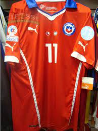 El niño maravilla es la figura indiscutible del arsenal de arsene después de una exitosa andadura en la universidad de chile, donde logró un tricampeonato y la primera copa internacional en la historia del club, jorge. Camiseta Chile 2015 Puma Tifossi Futbol Merchandising Facebook