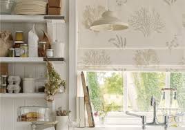 الستائر الرومانية في المطبخ