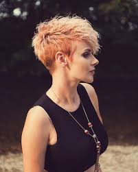 Prudence toutefois si vos cheveux sont vraiment très fins, à ne pas couper trop court. Coupe Cheveux Tres Fins 1001 Idees De Coupe Courte Pour Cheveux Fins Et Plats Archzine Fr Coupes Cheveux Courts Degrades Dans Le Meme Genre On Aime Cette Coiffure Tres Effilee