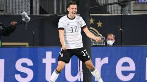 Latest on borussia monchengladbach midfielder florian neuhaus including news, stats, videos, highlights and more on espn. Gladbachs Mittelfeldmotor Florian Neuhaus Werdegang Erfolge Und Titel Fussball
