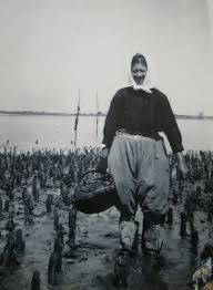 Le Travail Feminin Dans L Ostreiculture Damgan Golfe Du Morbihan Bretagne Morbihan