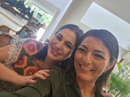 Hay personas que llegan a tu vida para caminar contigo cada paso del  camino. Deyanira es una de ellas. 🌹 La conocí cuando empezábamos la lucha  desde la diputación, y desde ese