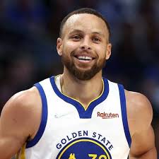 STEPH CURRY CAUGHT A BOY IN THE TRASH AND TAKES AN ACTION THAT SHOCKED THE  WORLD Steph Curry, one of the biggest names in the NBA, saw a moving scene:  a black