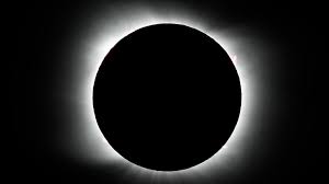 Ein supermond ist nichts anderes als ein vollmond, der sich auf dem punkt seiner engsten umlaufbahn um die erde befindet. Sternenhimmel 2021 Sternschnuppen Supermond Und Sonnenfinsternis Wetter De