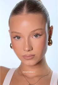 Daisy Avery's Instagram, Twitter & Facebook