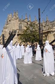 Hermandad de la paz sevilla. Nazarenos De La Hermandad De La Paz Durante La Semana Santa En El Domingo De Ramos En Sevilla Espana Fotos Retratos Imagenes Y Fotografia De Archivo Libres De Derecho Image 27480280