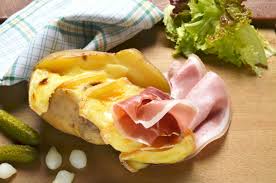 La Savoyarde Pomme De Terre Cuite Au Four Jambon Cru Jambon Cuit Fromage A Raclette Fondu Cornichons Sauce Fi Alimentation Planificateur De Menu Recette