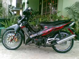 Halo mas dab.kali ini motoblast akan buatin modif striping untuk honda supra x 125 warna hijau hitam yang ingin di rubah jadi hijau putih.monggo di intip. 99 Modif Motor Honda Supra X 125 R Terkeren Kumbara Modif