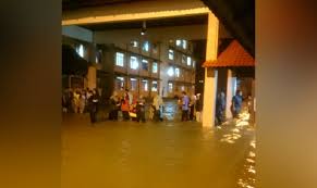 Prev logo | next logo. Banjir Kilat Landa Politeknik Sultan Idris Shah