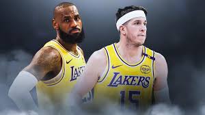 LeBron James' immediate reaction to Austin Reaves' ejection in Lakers game