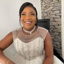 U see this social media f#ght between Izzy Ogbeide Not Your Regular and Blessing CEO I am enjoying it.. E be like where two m@d women dey f#ght inside market.. I no