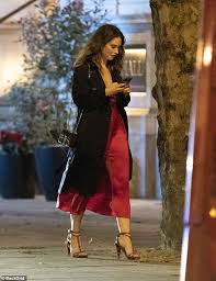 They then hailed a london cab, with chris, ever the gent, seen opening the door so lily could clamber in. Lily James Chris Evans After Partying Together Spotted Heading Into London Hotel