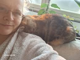 This might be too exciting. But this just happened. I have 3 cats (two are  sisters and one is older). The sisters took my ex as their human and I was  just