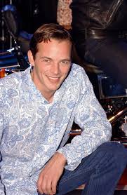 The aussie actor's body was reportedly found by police sunday after a welfare check was requested in a suburb. 16olh0ieirwctm