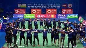 Berikut adalah perincian kejohanan badminton piala sudirman 2019 yang merangkumi jadual perlawanan, keputusan dan kedudukan carta hanya melibatkan pasukan malaysia bermula dengan saingan peringkat kumpulan. Sudirman Cup 2019 Kento Momota Tumbang Jepang Kalah 0 3 China Juara Piala Sudirman 2019 Tribun Batam