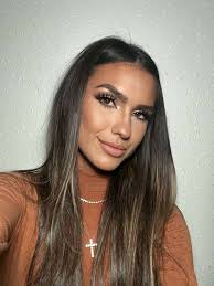 Elyse Tanner's Instagram, Twitter & Facebook