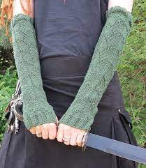 Knit gloves are elegant, cozy, and an absolute must for cold weather! Free Knitting Patterns For Dragon Scale Gauntlets Knitting Patterns Fingerless Gloves Knitted Free Knitting