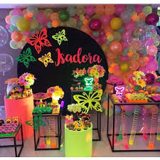 Festa Neon Dicas De Como Fazer E 60 Fotos Incriveis Dicas Decor Pelo fato de ter que atender a todos os convidados a produção de lembrancinhas precisa ser grande, na maioria das vezes. festa neon dicas de como fazer e 60