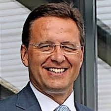 Dieser Unternehmer will Merkel den CDU-Vorsitz streitig machen