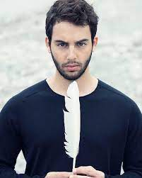 Ia baru saja melempar trek berjudul can't stay away sebagai single anyar yang ia produksi. Darin Diskographie Discogs