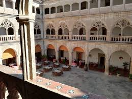 Valora los servicios de hospedería del real monasterio, dejando tu opinión y subiendo alguna fotografía relacionada con. Claustro Alrededor Del Que Se Disponen Las Habitaciones Picture Of Hospederia Real Monasterio Guadalupe Tripadvisor